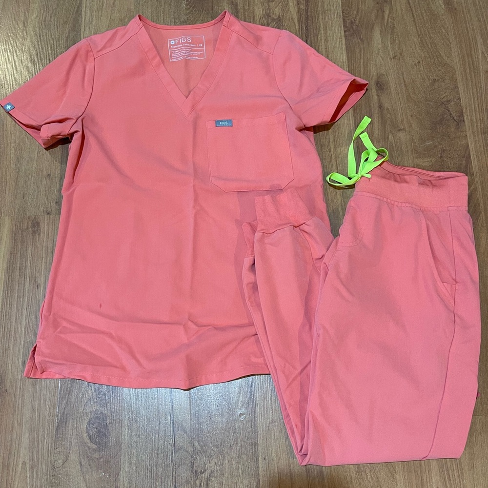 FIGS XS Petite Coral